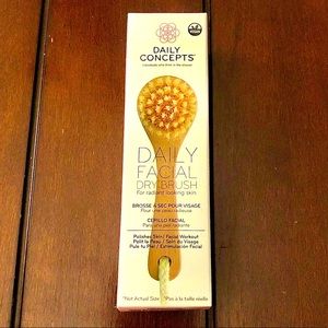 Daily Concepts daily facial dry brush